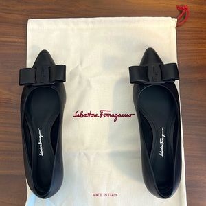 Black Salvatore Ferragamo Viva Flats - New
